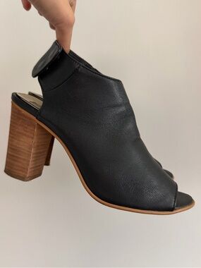 Steve Madden Black Leather Peep-Toe Block Heel Mule